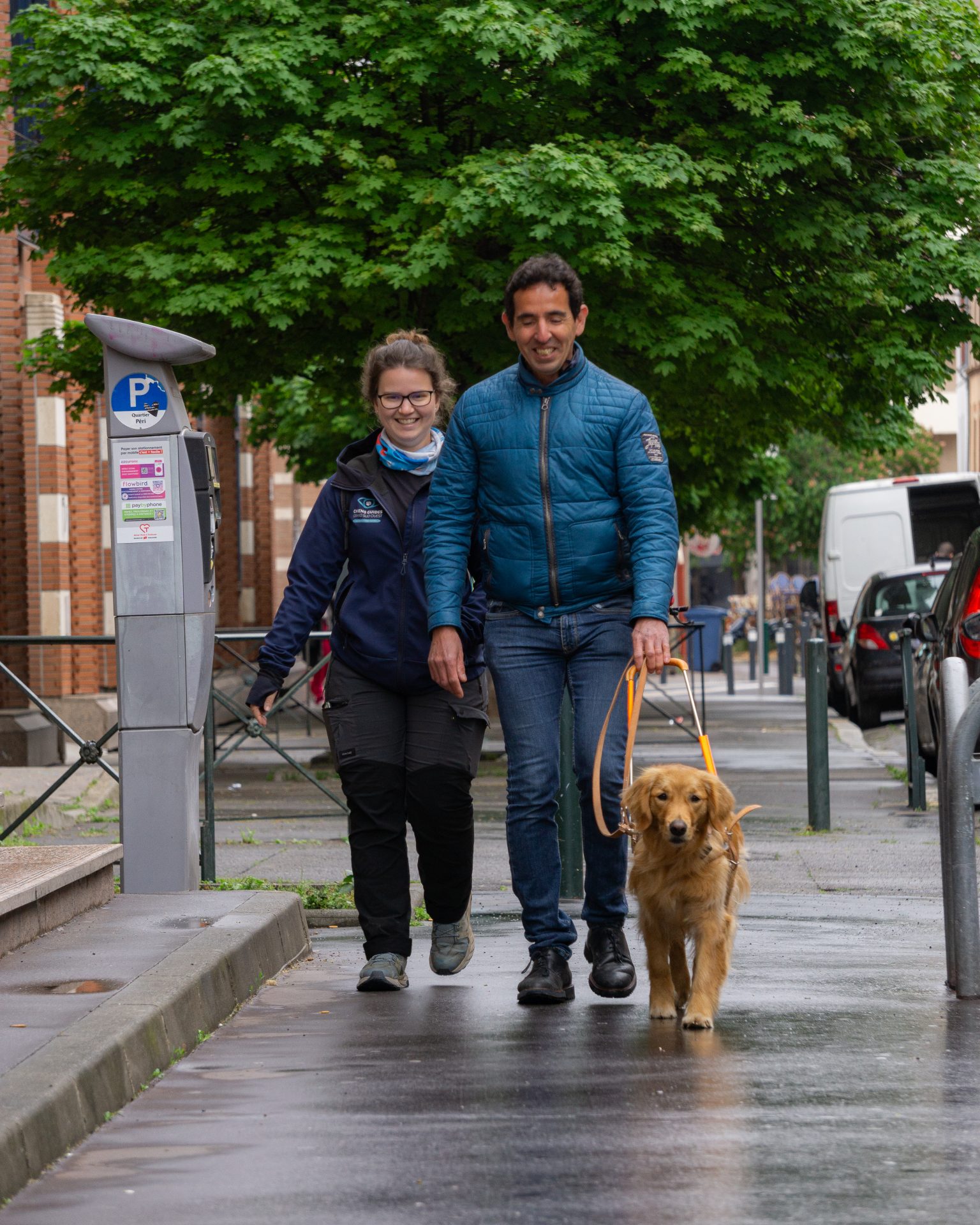 Audrey, élève éducatrice, accompagnant une nouvelle équipe formée lors d'une remise
